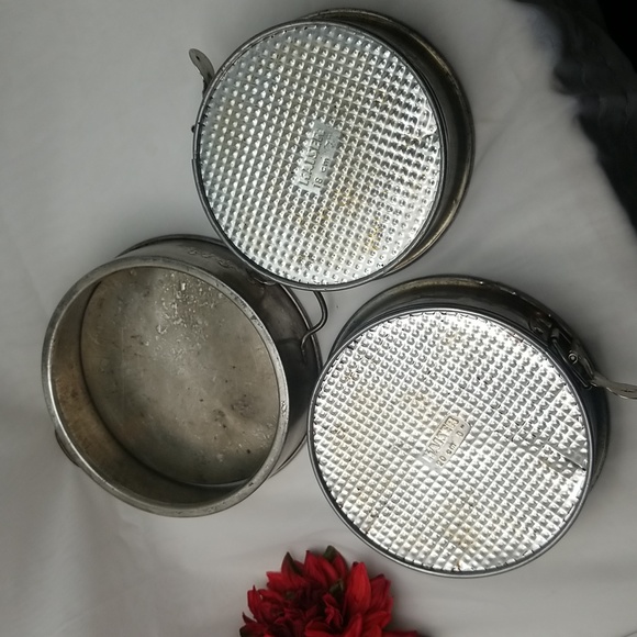 Vintage Springform Pans & Antique Loose Bottom Cake Pan - Picture 3 of 16